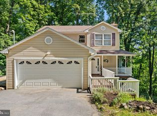 808 Red Bud Ln, Front Royal, VA 22630