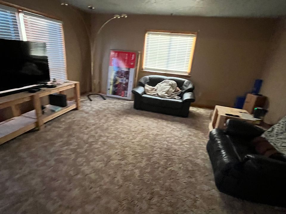 1st image of 418 W Main St