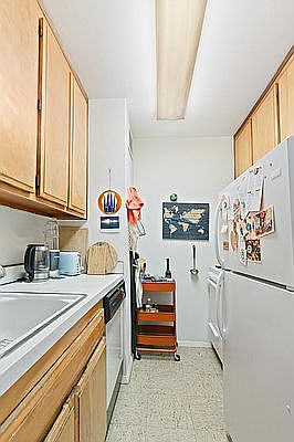 2nd image of 7 E 14th St APT 904