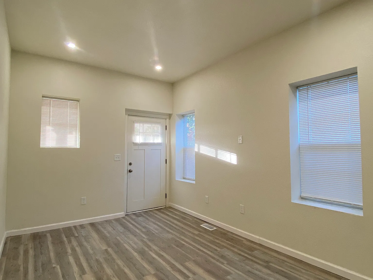 4 bed, 1000 sqft, $2,495 — Photo 4