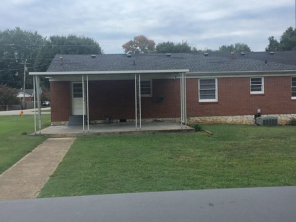 3rd image of 1424 Virginia Dr
