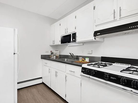 2nd image of 504 W Belmont Ave #7E