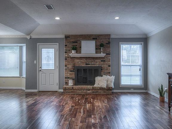3rd image of 10420 Royal Forest Dr