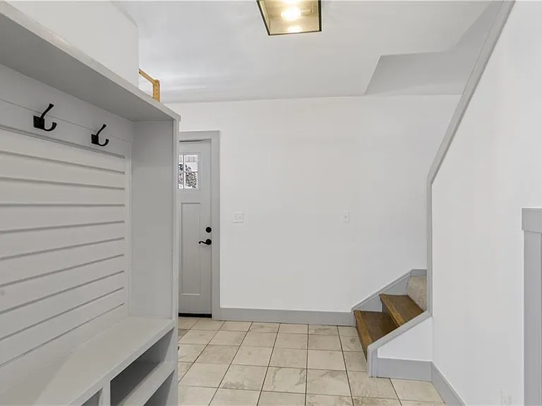 718 W Maple St — Photo 20