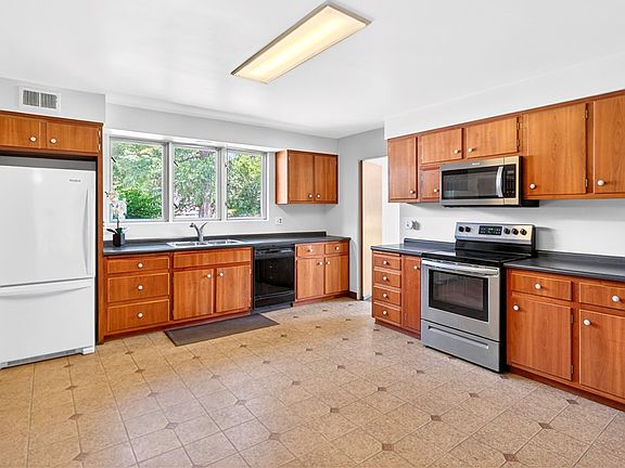 5th image of 2219 Mitchell Dr