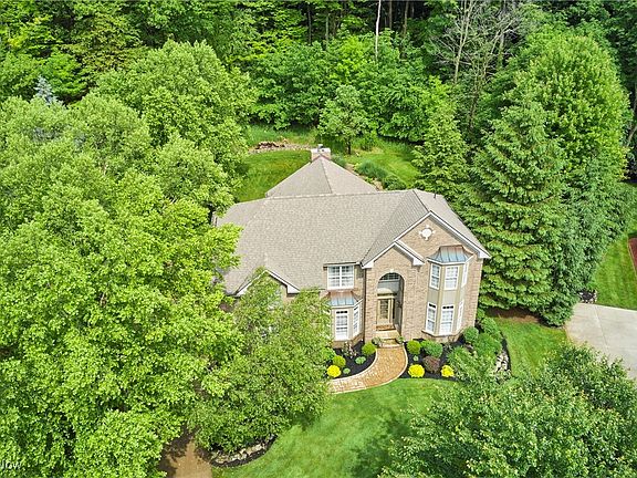 3rd image of 240 Anne Marie Ct