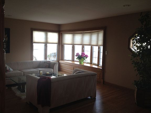 3rd image of 1521 W Canterbury Ct