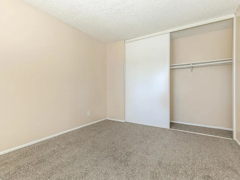 Sunset View Apartments — Photo 59
