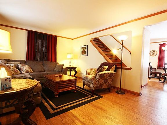 2nd image of 7427 Traymore Ave