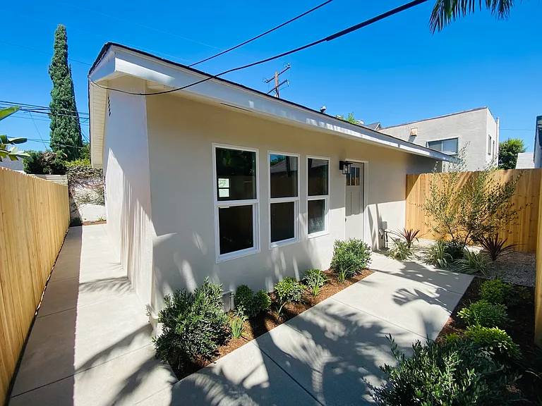 673 Mira Mar Ave — Photo 3