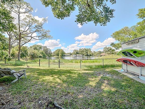 4th image of 1725 Circle Dr