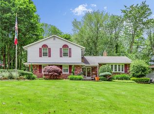 940 Aintree Park Dr, Mayfield, OH 44143