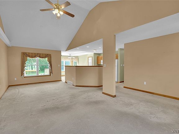4th image of 53 Alexander Pkwy
