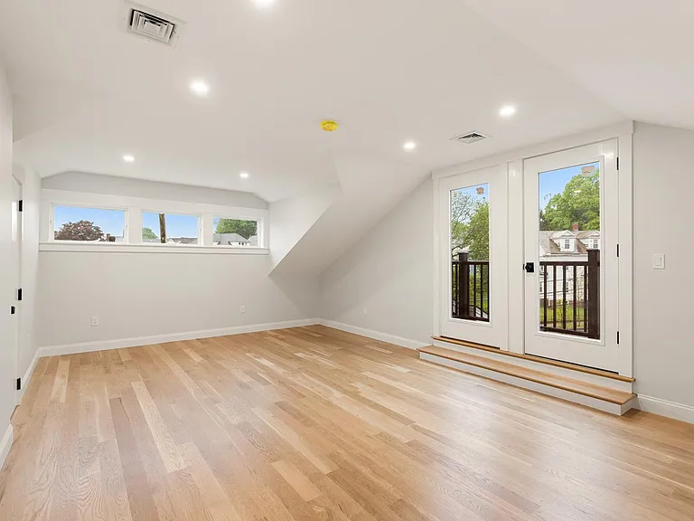 45 Maplewood St #45 — Photo 27