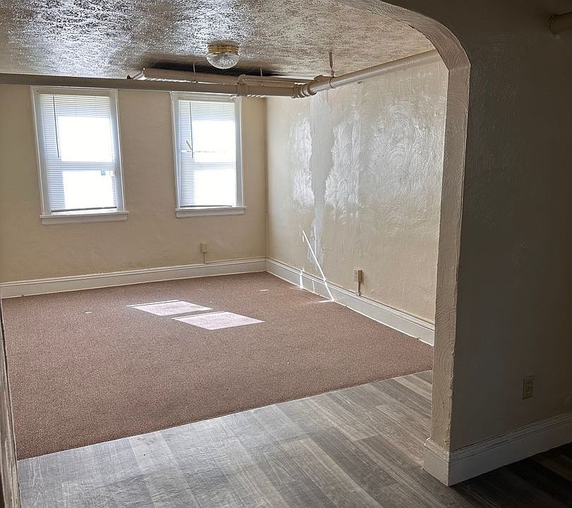 1st image of 833 Brown St APT 1