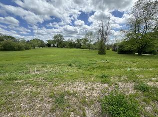 11 W Donges Bay Rd, Mequon, WI 53092