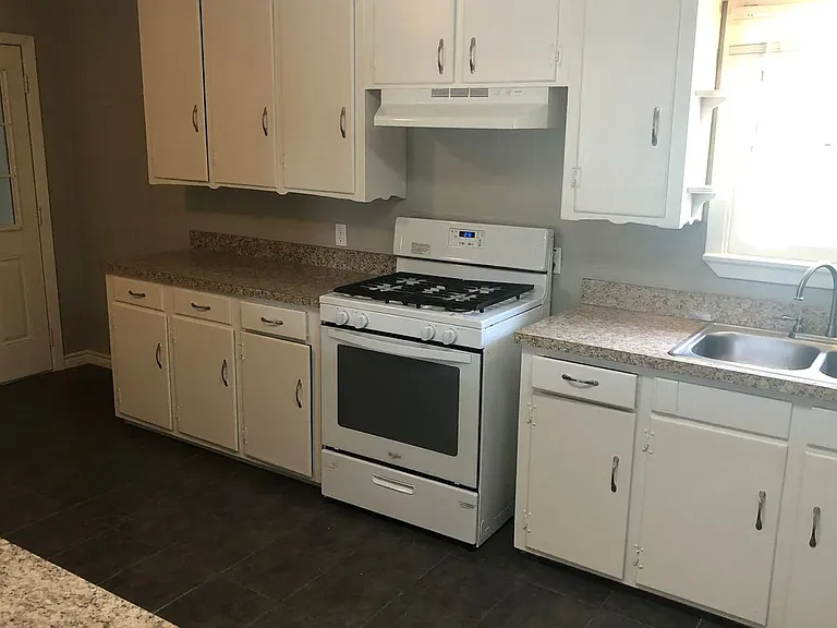 617 E Ellen Ave — Photo 4