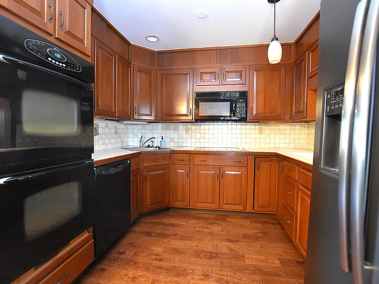 53 Odaniel Ave — Photo 6