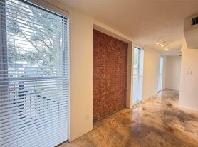 1112 W Lawrence St, Houston, TX