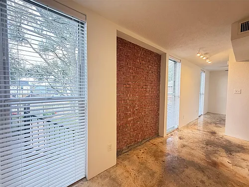 1112 W Lawrence St #15 Photo 1