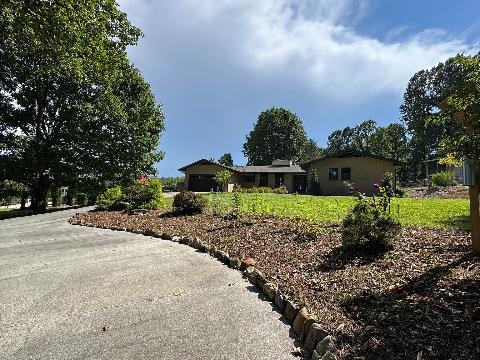 3 bed, 2.5 bath, 2246 sqft, $3,750 — Photo 4