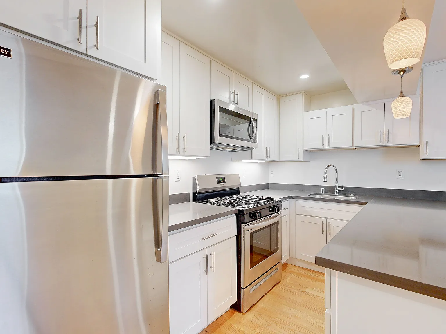 Spacious Potrero Hill 2BR/2BA | Pet Friendly — Photo 2