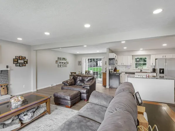 3250 Darracq Cir, Columbus, OH 43223