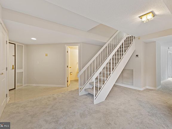 5th image of 1099 22nd St NW APT 601