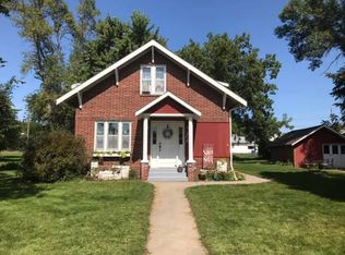 206 4th St SW, De Smet, SD 57231