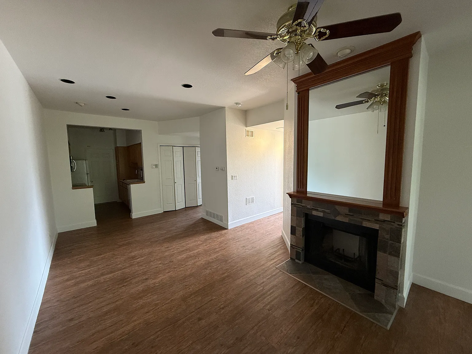 2 bed, 950 sqft, $2,100 — Photo 3