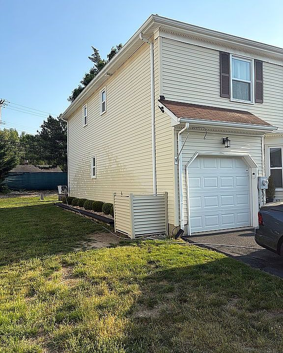 2nd image of 65 Carriage Ln