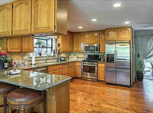 545 Pioneer Rd, Lake Arrowhead, CA 92352