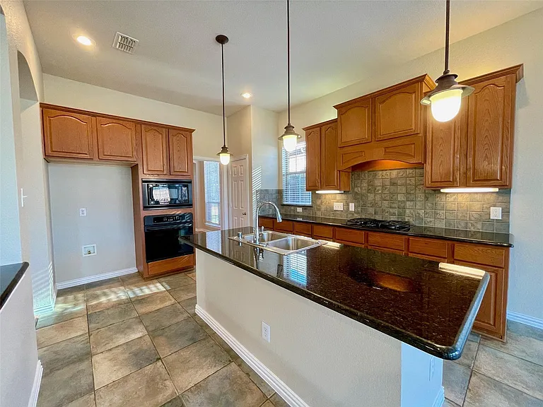 2902 Madison Dr — Photo 12