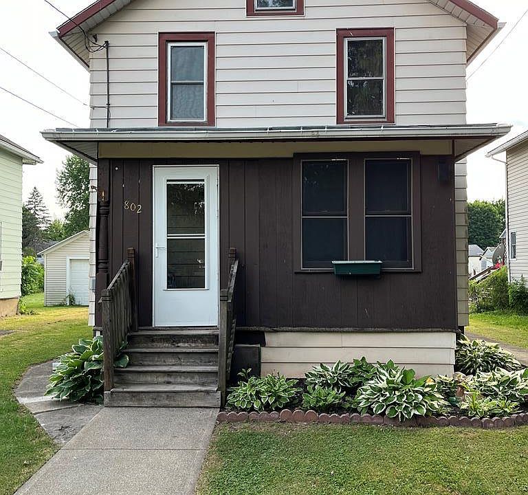 1st image of 802 Moore St
