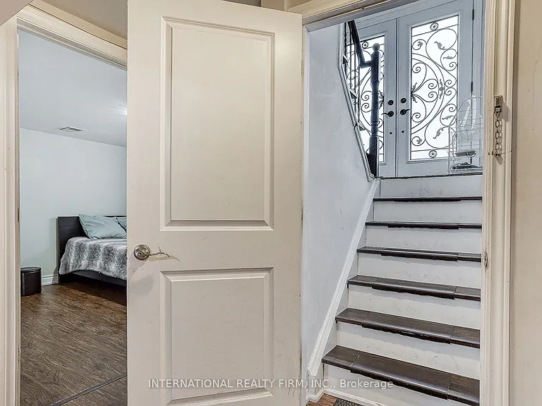 4 Yeomans Rd — Photo 1