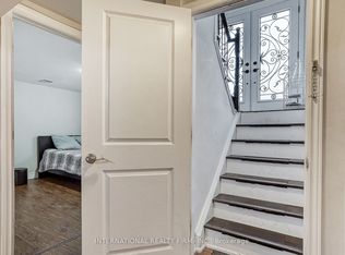 4 Yeomans Rd, Toronto, ON M3H3J4