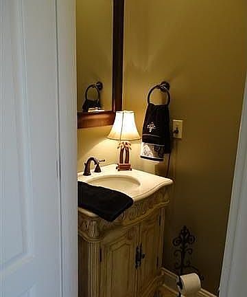 4th image of 1056 Saint Ives Ct