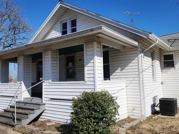 512 S 3rd St, Coulterville, IL 62237