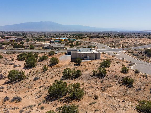 4th image of 2308 Desert Marigold Rd NE