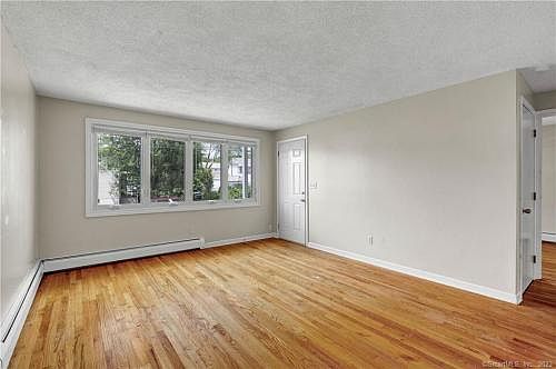 3rd image of 51 Janet Dr