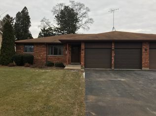 958 Tara Ct, Woodstock, IL 60098