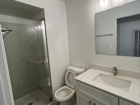 5th image of 248 W Oak St #26