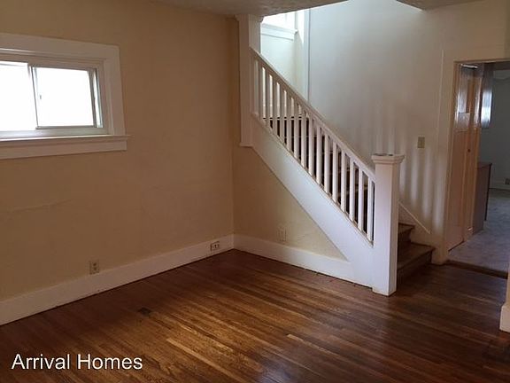 3rd image of 221 Kenilworth Ave