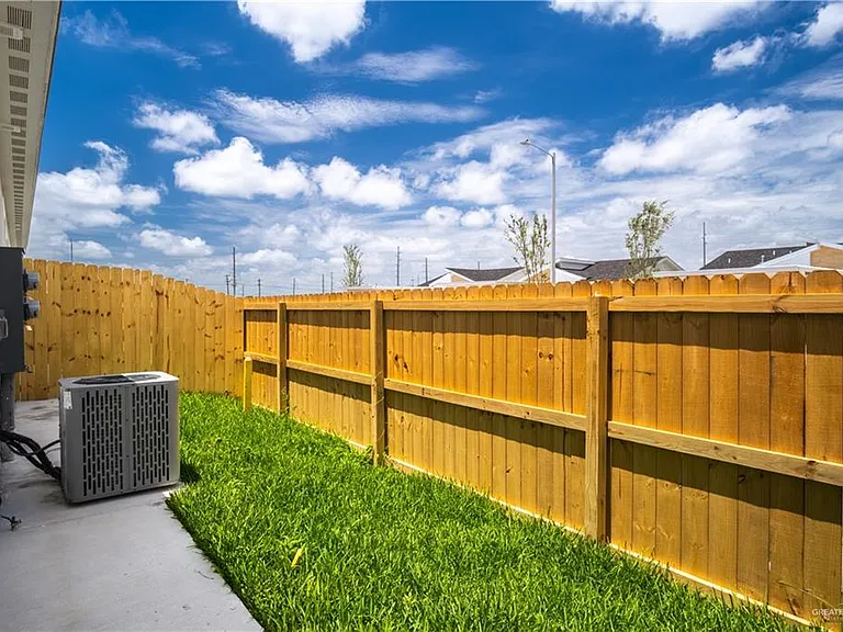 2104 E Viviana St #2 — Photo 15