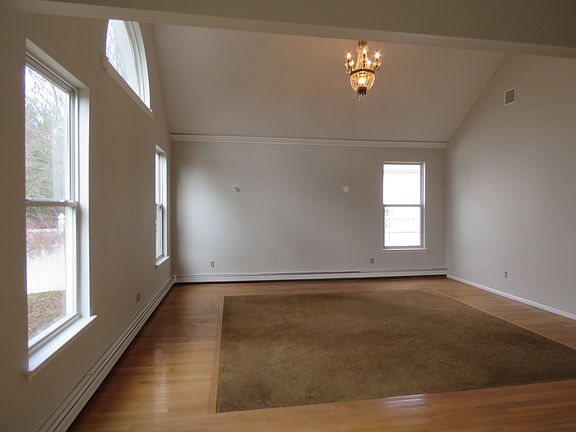 4th image of 55 Blueberry Ridge Dr