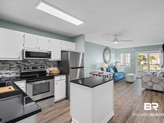 2nd image of 400 Plantation Rd #1111