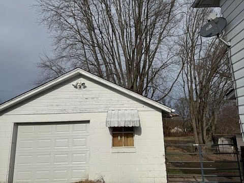 5th image of 921 Reese Ave