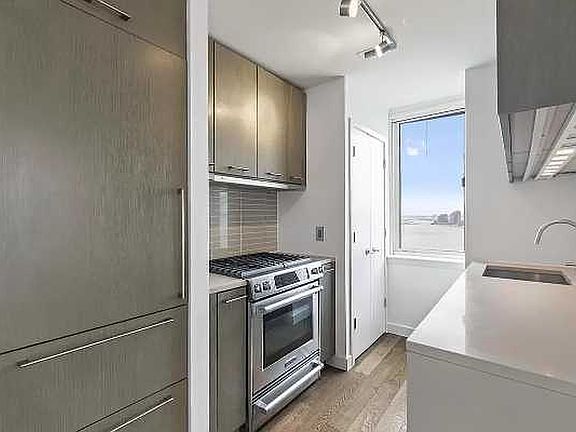 5th image of 225 Rector Pl APT 22H