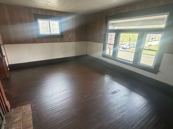 2nd image of 556-58 E 5th St #2