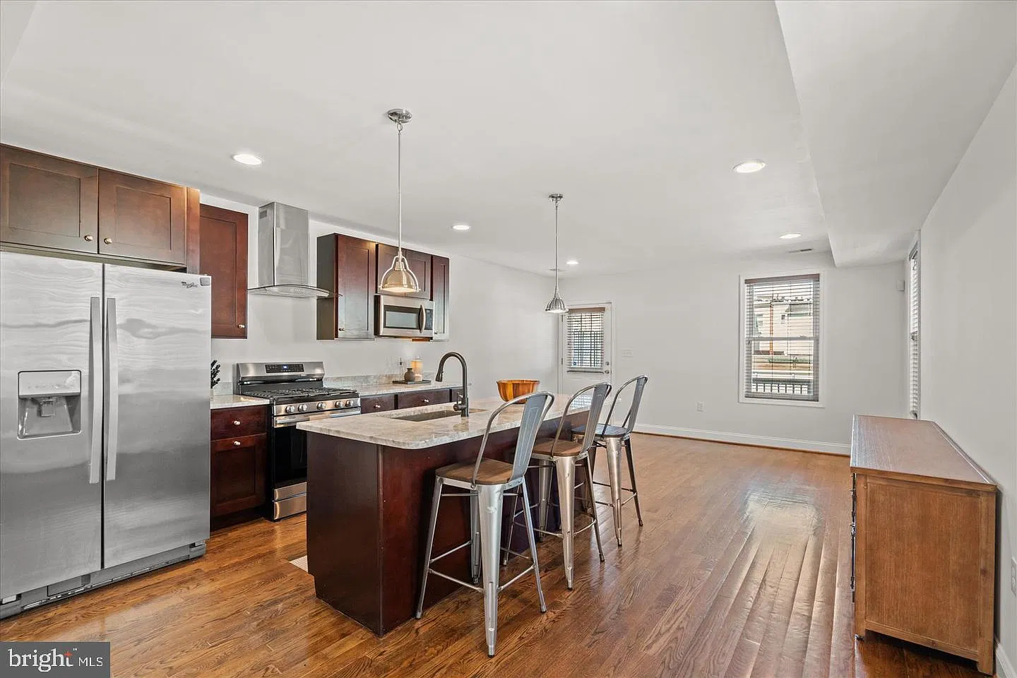5 bed, 2.5 bath, 1720 sqft, $7,500 — Photo 3